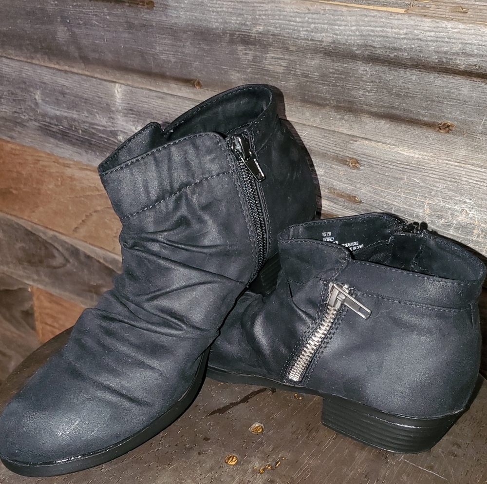 🤩Black Scrunched Booties🤩